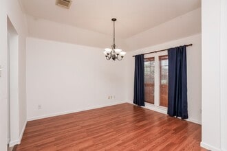 110 Smokey Lake Ln in Dickinson, TX - Building Photo - Building Photo