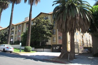 Casa Palmero in Los Angeles, CA - Foto de edificio - Building Photo