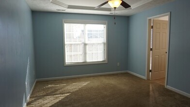 1309 Snowy Egret Dr in Fayetteville, NC - Building Photo - Building Photo