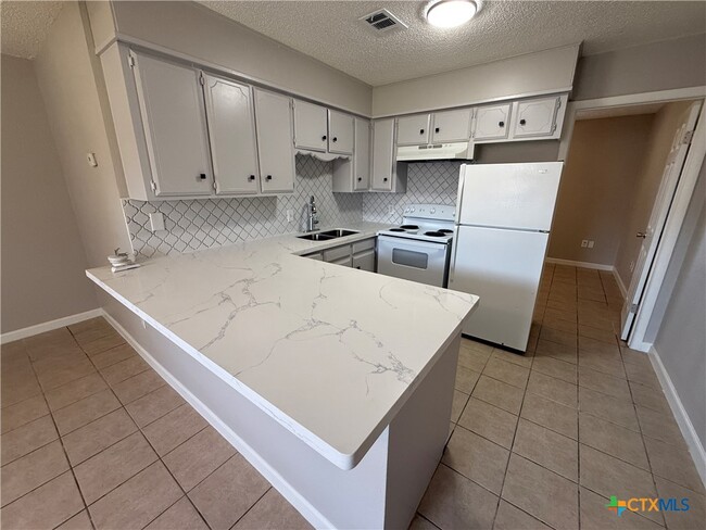 property at 1609 Meadowview Dr