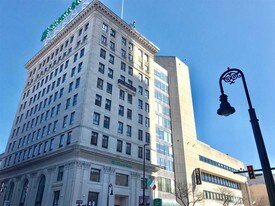 875 Elm St in Manchester, NH - Building Photo