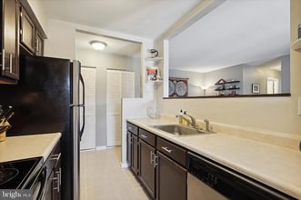 2319 Pond View Dr in West Chester, PA - Building Photo - Building Photo