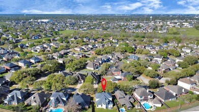323 N Esplanade Ln in Stafford, TX - Building Photo - Building Photo
