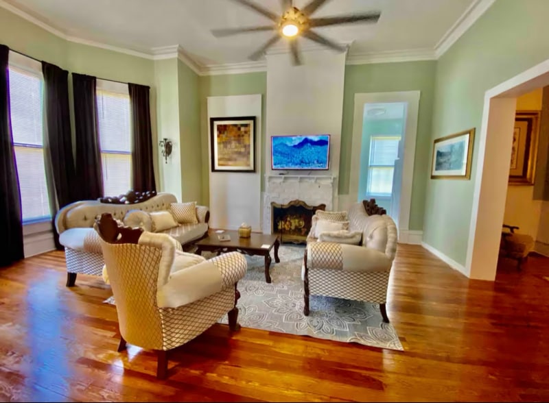 123 W Gwinnett St in Savannah, GA - Building Photo