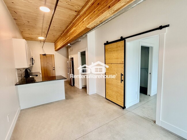 2701 Ingersoll Ave in Des Moines, IA - Foto de edificio - Building Photo