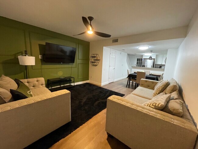 property at 2105 Fletchers Point Cir