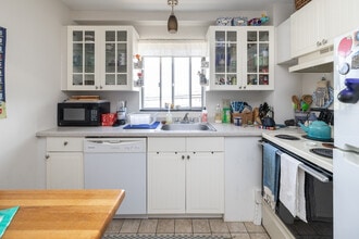 Fulton Terrace in Minneapolis, MN - Building Photo - Interior Photo