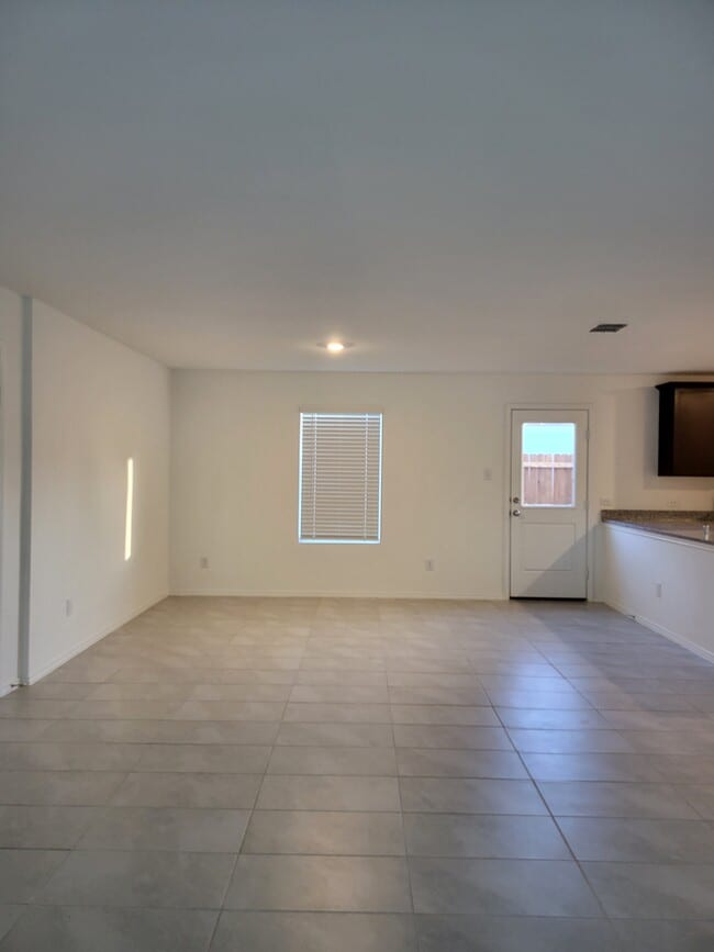 6020 Sumlin Way in Princeton, TX - Foto de edificio - Building Photo