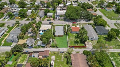 2212 Roosevelt St in Hollywood, FL - Building Photo - Building Photo