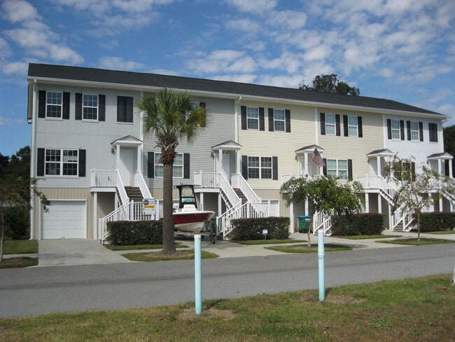 323 Laurel Oak Ln in Savannah, GA - Building Photo - Building Photo