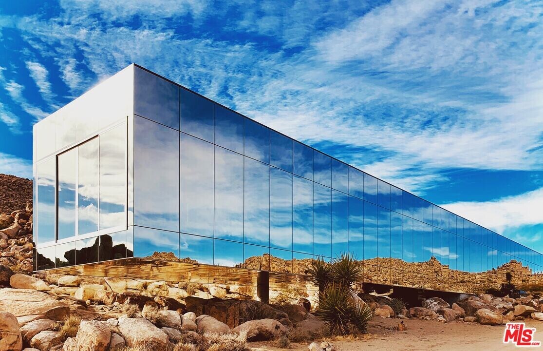 8198 Uphill Rd in Joshua Tree, CA - Foto de edificio