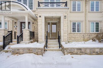 3002 Preserve Dr in Oakville, ON - Building Photo - Building Photo