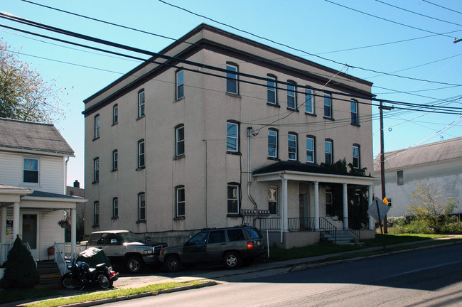 423 Scott St in Wilkes-Barre, PA - Foto de edificio - Building Photo