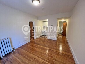 1315 Commonwealth Ave in Boston, MA - Foto de edificio - Building Photo