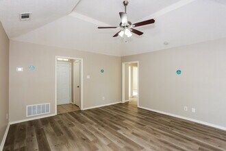 2110 Mesa Wood Dr in Glenn Heights, TX - Building Photo - Building Photo