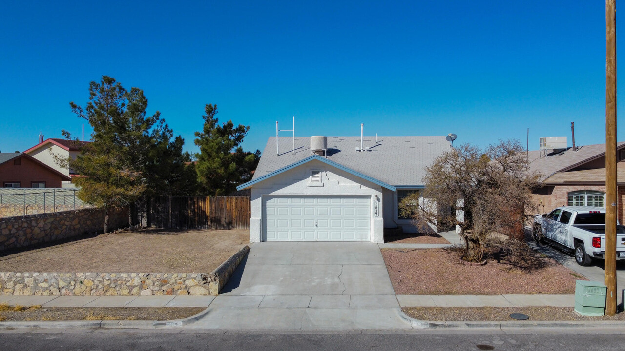 11837 Snow Hawk Dr in El Paso, TX - Building Photo