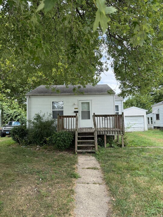 1925 E Spruce St in Springfield, IL - Building Photo