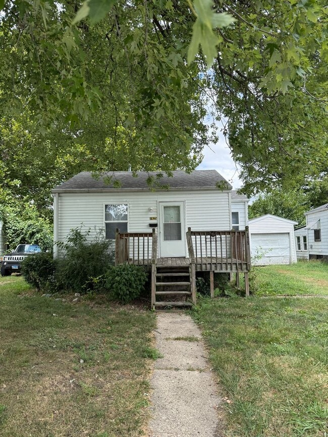 property at 1925 E Spruce St