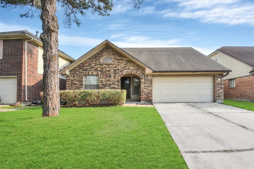 13546 Cabrera Ln in Houston, TX - Building Photo