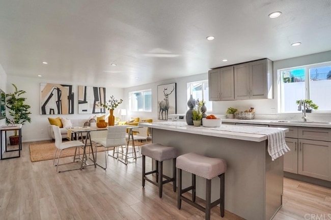 25826 Hillworth Ave in Lomita, CA - Foto de edificio - Building Photo