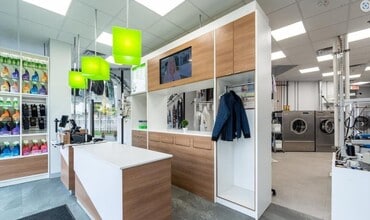 4963-4965 Jean-Talon Rue O in Montréal, QC - Building Photo - Interior Photo