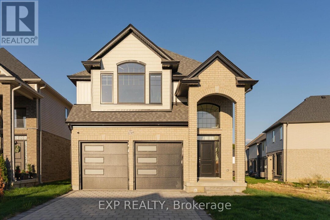 1749 Finley Cres in London, ON - Building Photo