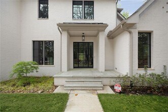 1074 Moores Mill Rd NW in Atlanta, GA - Building Photo - Building Photo