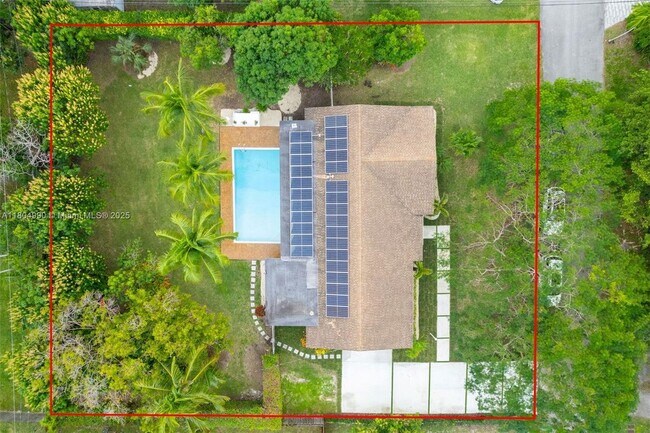 17505 SW 91st Ave in Palmetto Bay, FL - Building Photo - Building Photo
