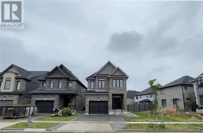 83 Pondcliffe Dr in Kitchener, ON - Building Photo - Building Photo