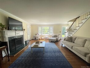 6 Beech Hill Rd in Lloyd Harbor, NY - Building Photo - Building Photo