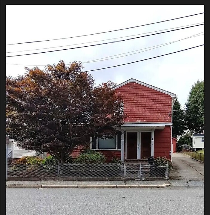 14 Carpenter St in Cumberland, RI - Building Photo