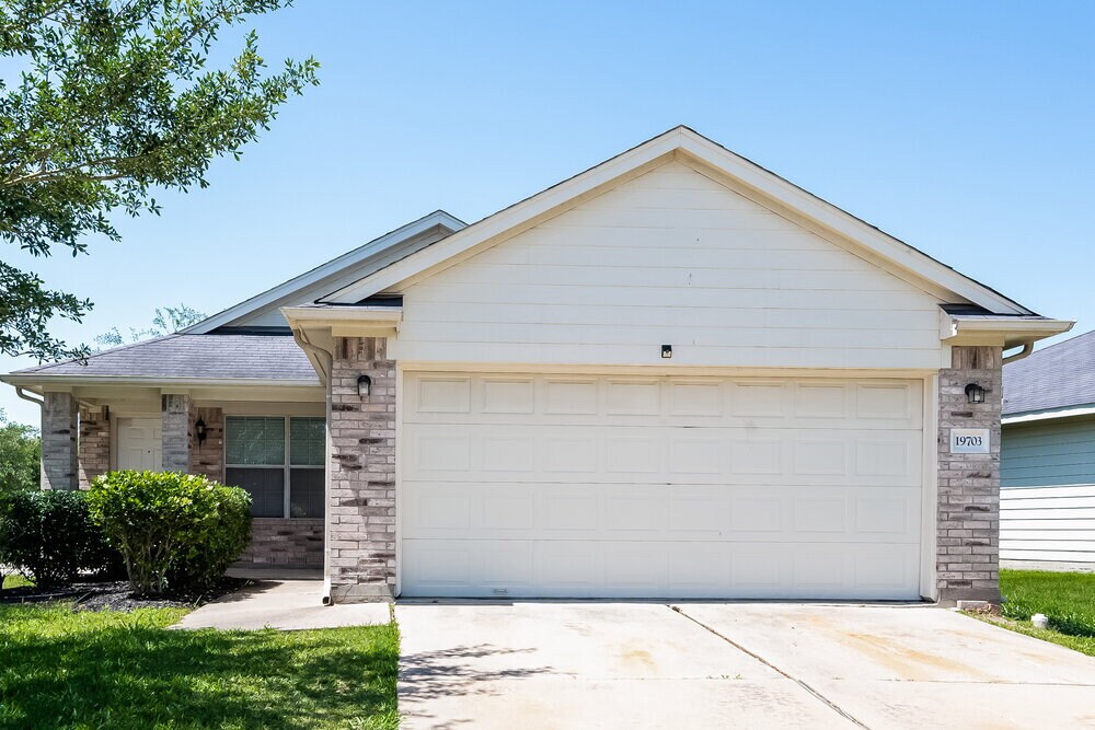 19703 Byron Meadows Dr in Katy, TX - Building Photo