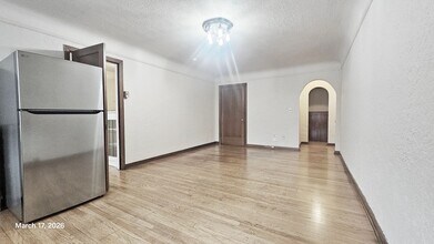 4235 Brooklyn Ave NE in Seattle, WA - Building Photo - Building Photo