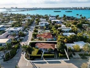 10110 E Broadview Dr in Bay Harbor Islands, FL - Building Photo - Building Photo