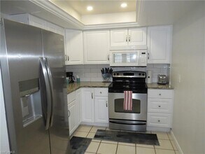 717 95th Ave N in Naples, FL - Building Photo - Building Photo