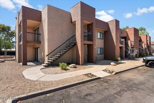 3810 N Maryvale Pkwy in Phoenix, AZ - Building Photo