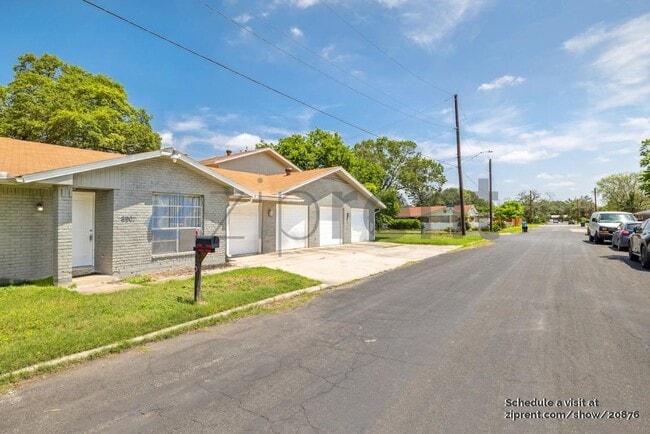 8907 Reininger Dr in San Antonio, TX - Building Photo - Building Photo