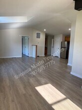 2412 Magnolia Ave in Petaluma, CA - Building Photo - Building Photo