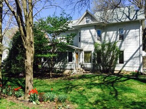 2109 Walnut St, Unit WALNUT lower in Cedar Falls, IA - Building Photo - Building Photo