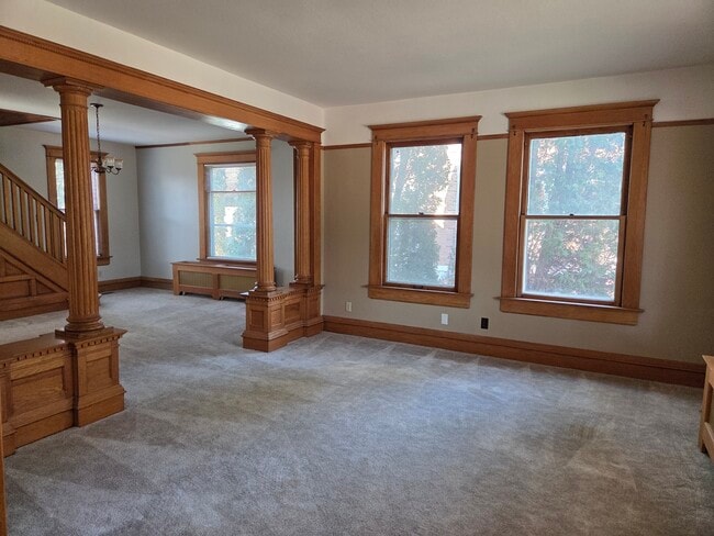 511 W 1st St in Pella, IA - Building Photo - Building Photo