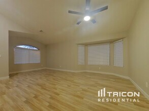 350 N 152nd Dr in Goodyear, AZ - Foto de edificio - Building Photo