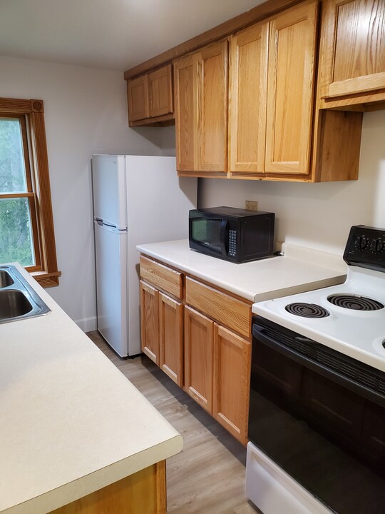 244 Haller Blvd, Unit Apt 1 in Ithaca, NY - Foto de edificio