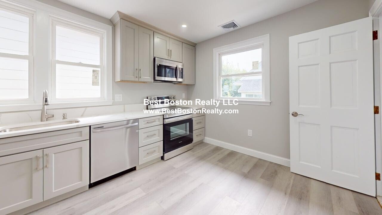 3 Harris Rd in Medford, MA - Building Photo