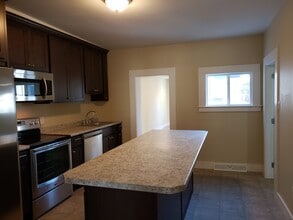 12 Booker St, Unit Apt C in Lisbon, ME - Building Photo - Building Photo