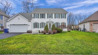 83 Huntingwood Dr in East Amherst, NY - Building Photo