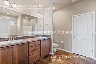 910 W Chaperon Peak Dr in Spokane, WA - Foto de edificio - Building Photo