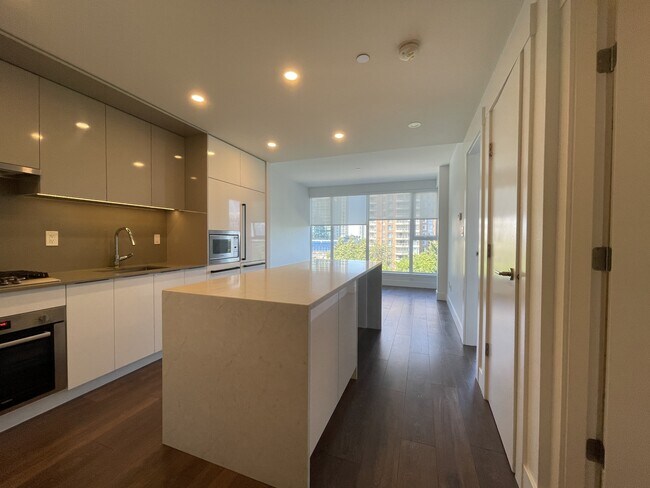 4711 Hazel St in Burnaby, BC - Building Photo - Building Photo