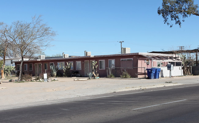 132 W Irvington Rd in Tucson, AZ - Foto de edificio - Building Photo