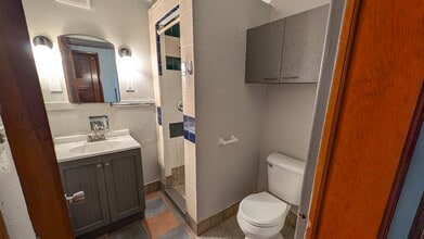 704 Hickory St in Creston, IA - Building Photo - Building Photo