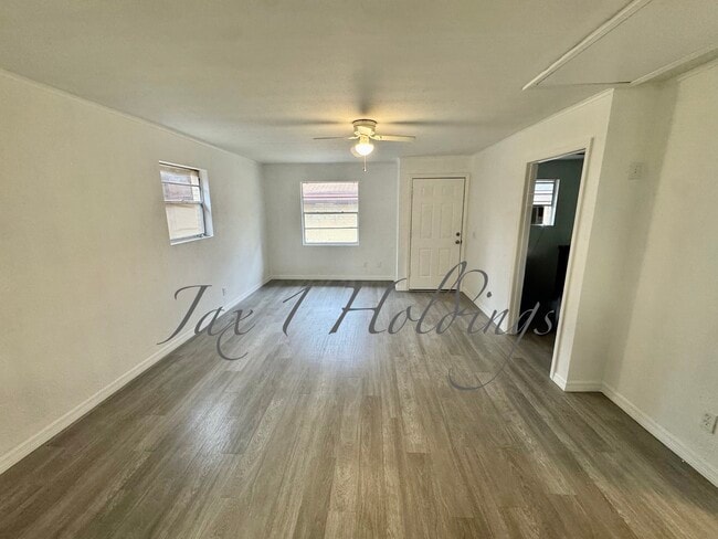 5674 Akra Ave, Unit 5674 in Jacksonville, FL - Building Photo - Building Photo